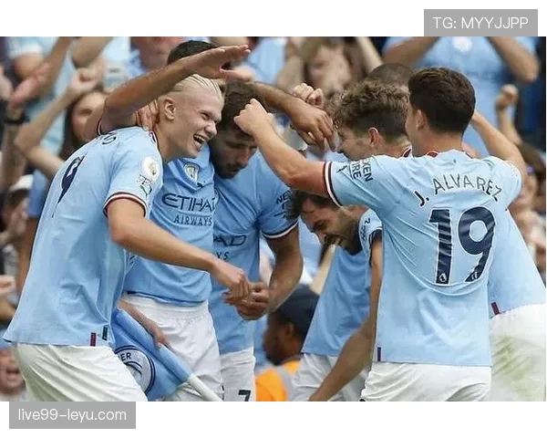 曼城赛季走势分析：表现稳健能否持续冲击英超冠军？