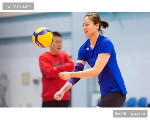 龚翔宇家的冰箱里塞满了蛋白粉，连饮料都得排队放